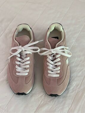 VEJA Classic Lace-Up Women's Sneakers in Dusty Pink